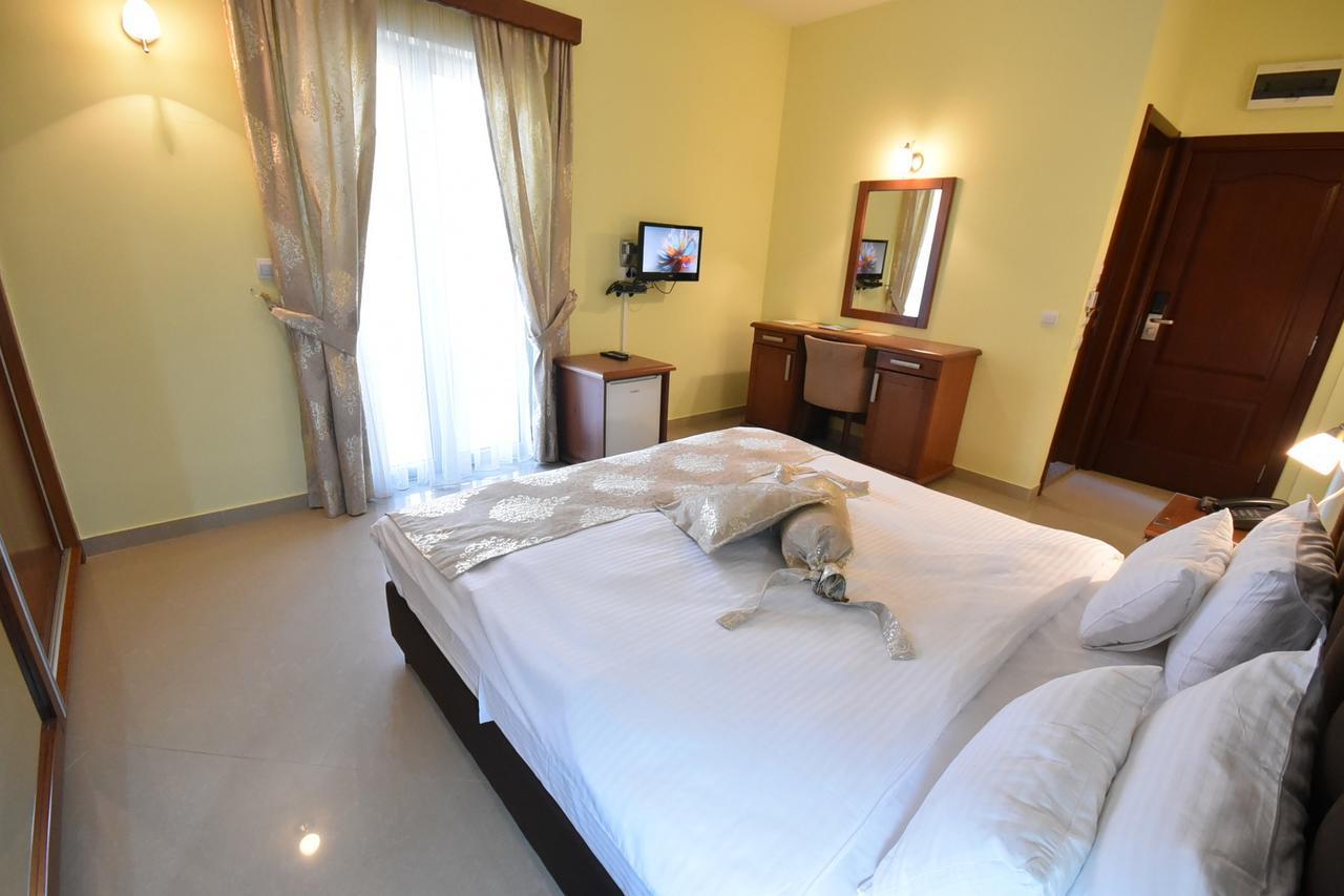 Hotel Ellena Herceg Novi Dış mekan fotoğraf